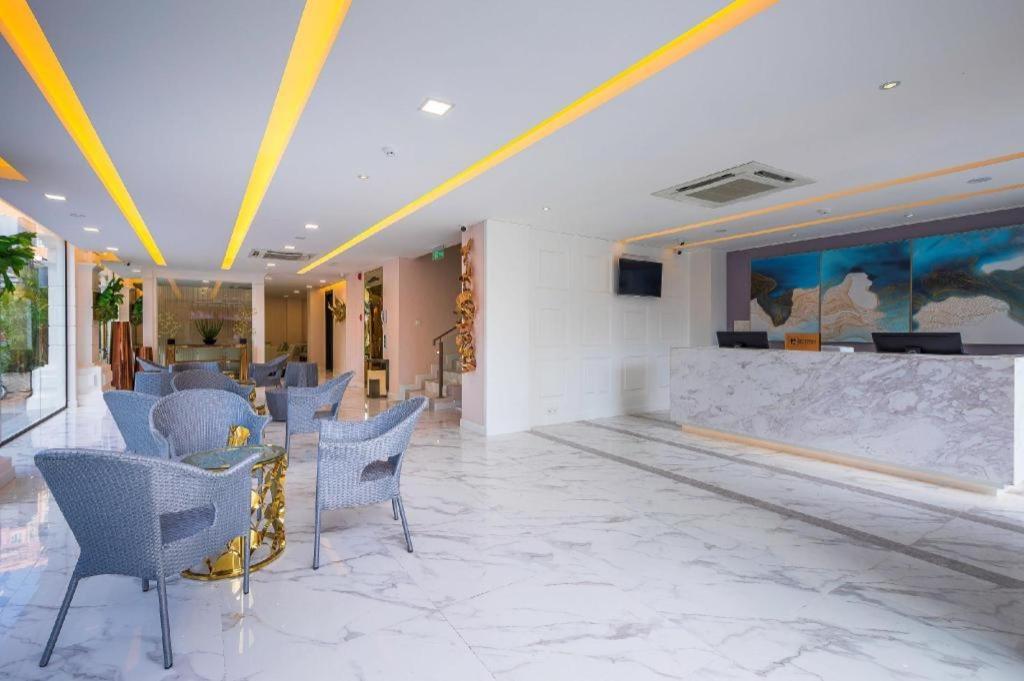 V Boutique Hotel Phnom Penh Exterior foto